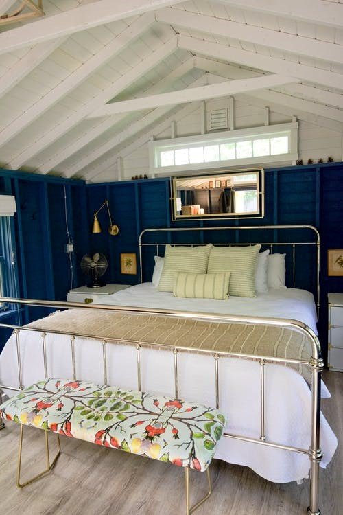 Iron bed material