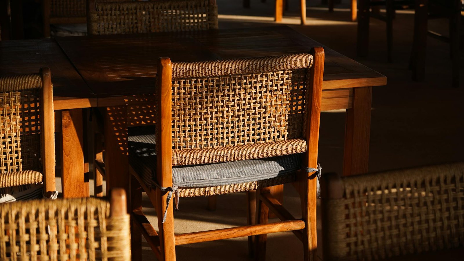 Why You Should Choose a Direct Furniture Manufacturer Instead of a Middleman