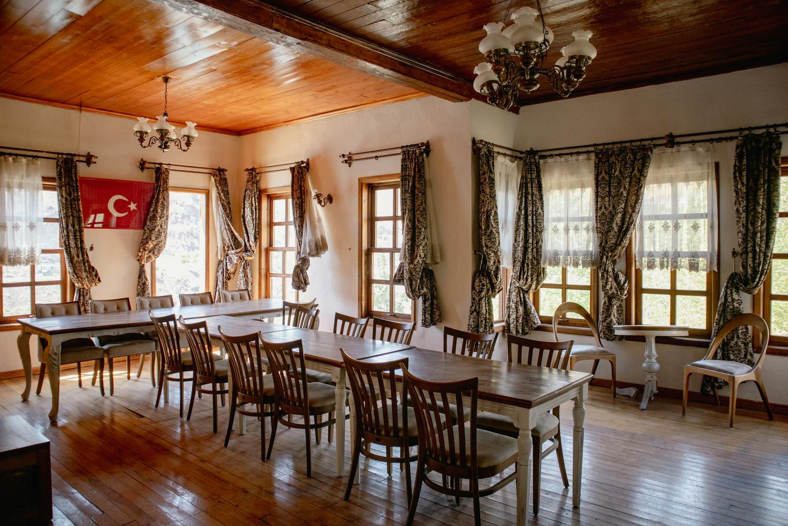 Key Considerations When Signing a Furniture Manufacturing Contract